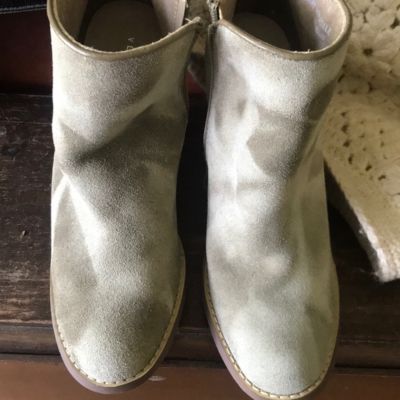 boots - Picture 3 of 5